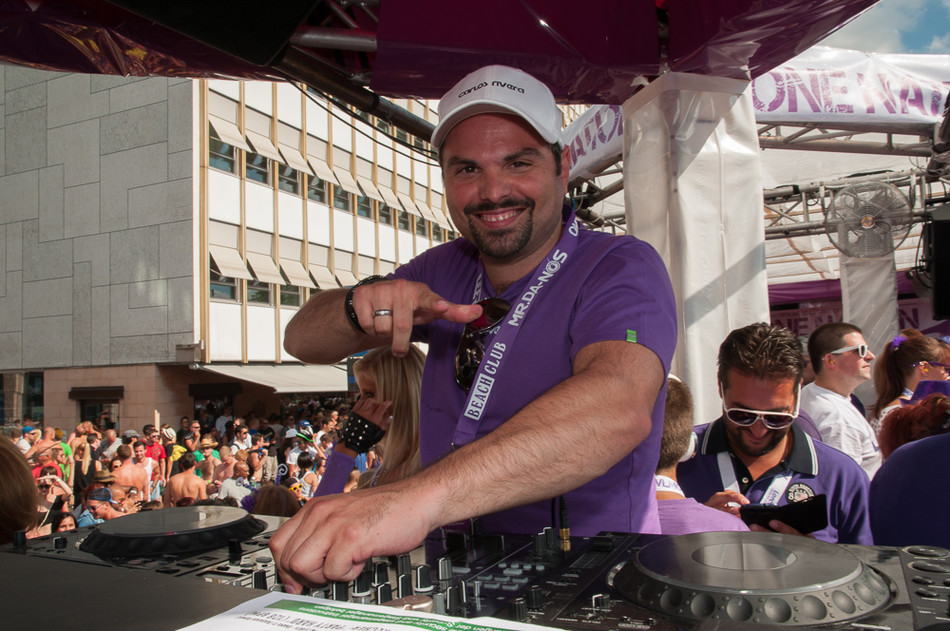 One Nation - Street Parade Lovemobile - Carlos Rivera - 2013