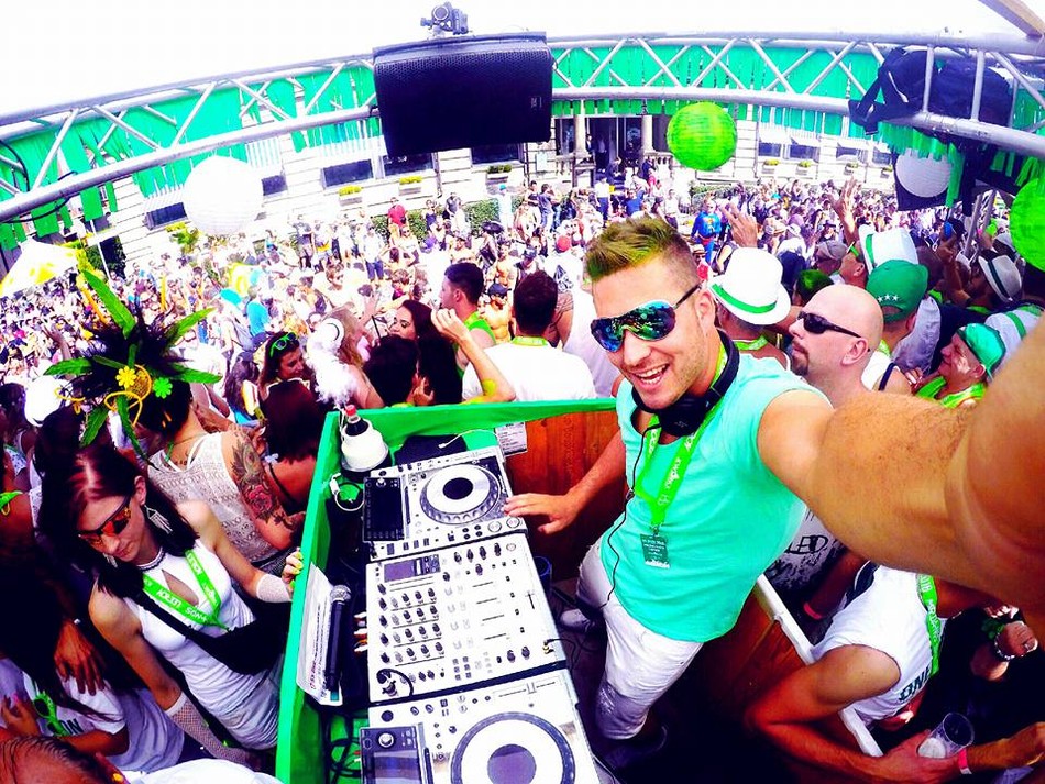 One Nation - Street Parade Lovemobile - DeeCello - DJ von XWORKX