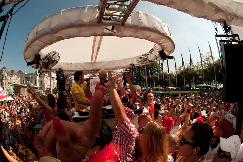 One Nation - Street Parade Lovemobile - Geschichte - 2012